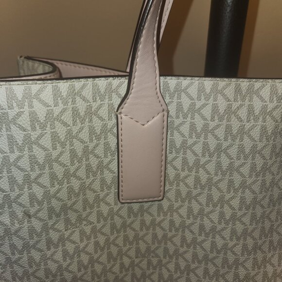 Michael Kors Kenly Tote - Picture 4 of 16